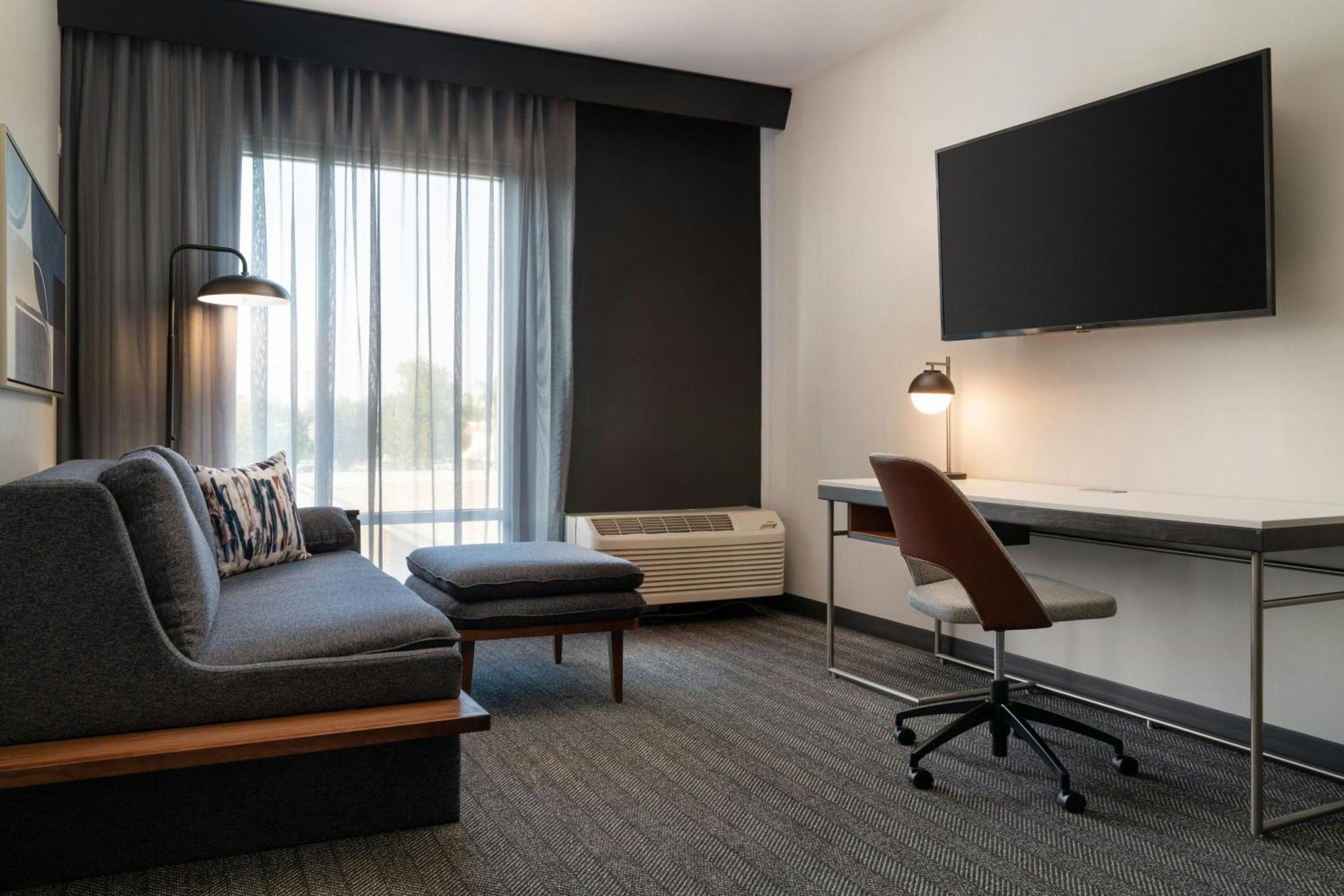 Courtyard By Marriott Fresno Clovis Hotel Exterior foto