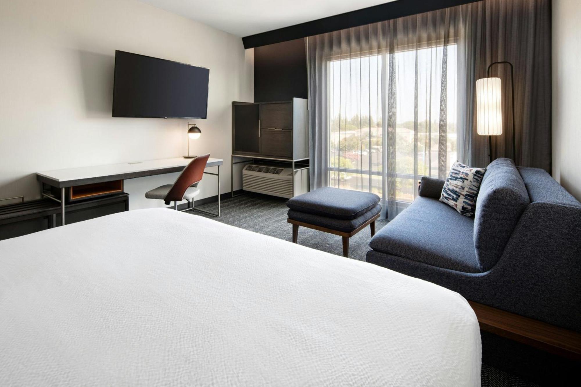 Courtyard By Marriott Fresno Clovis Hotel Exterior foto