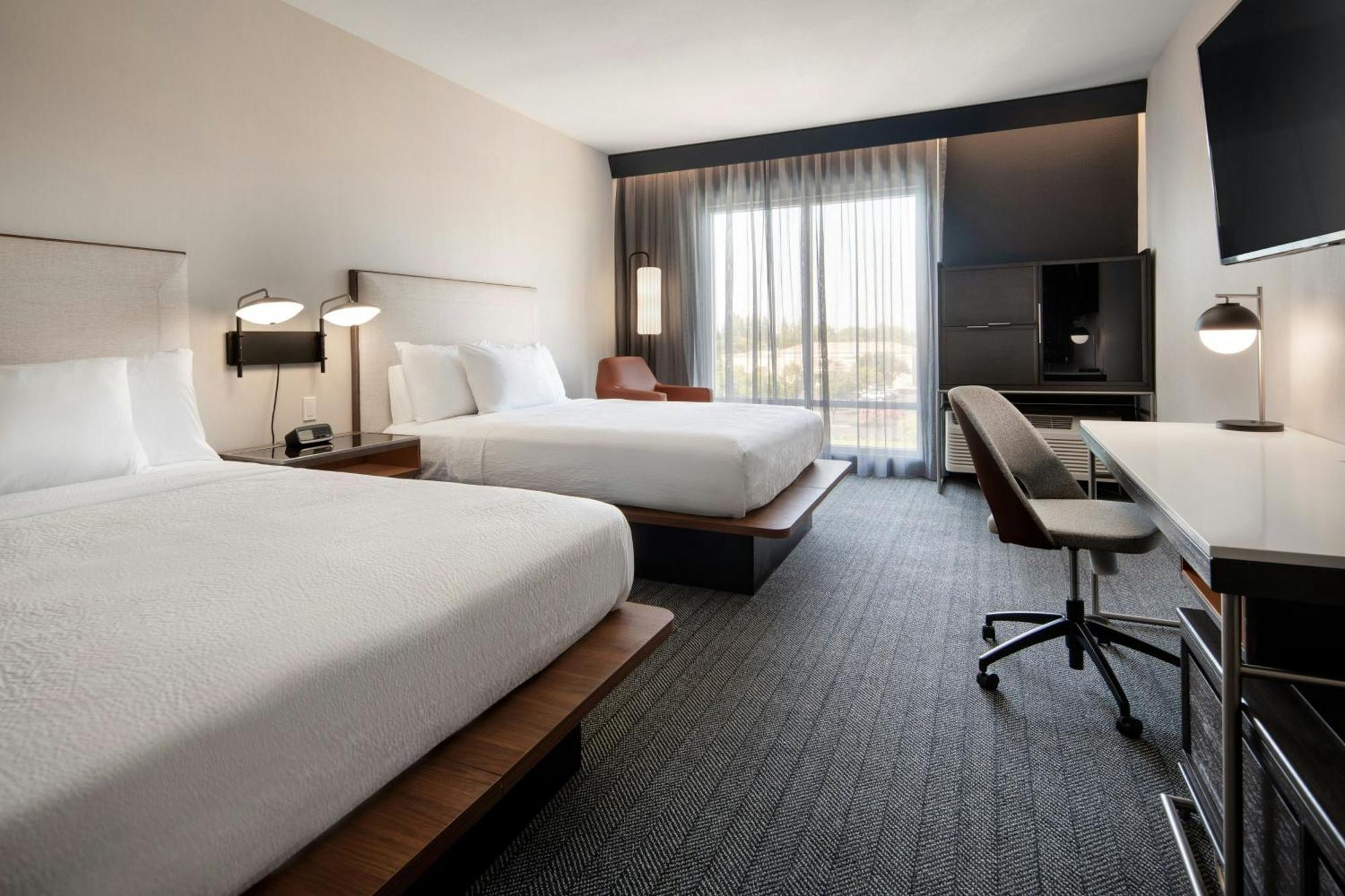 Courtyard By Marriott Fresno Clovis Hotel Exterior foto
