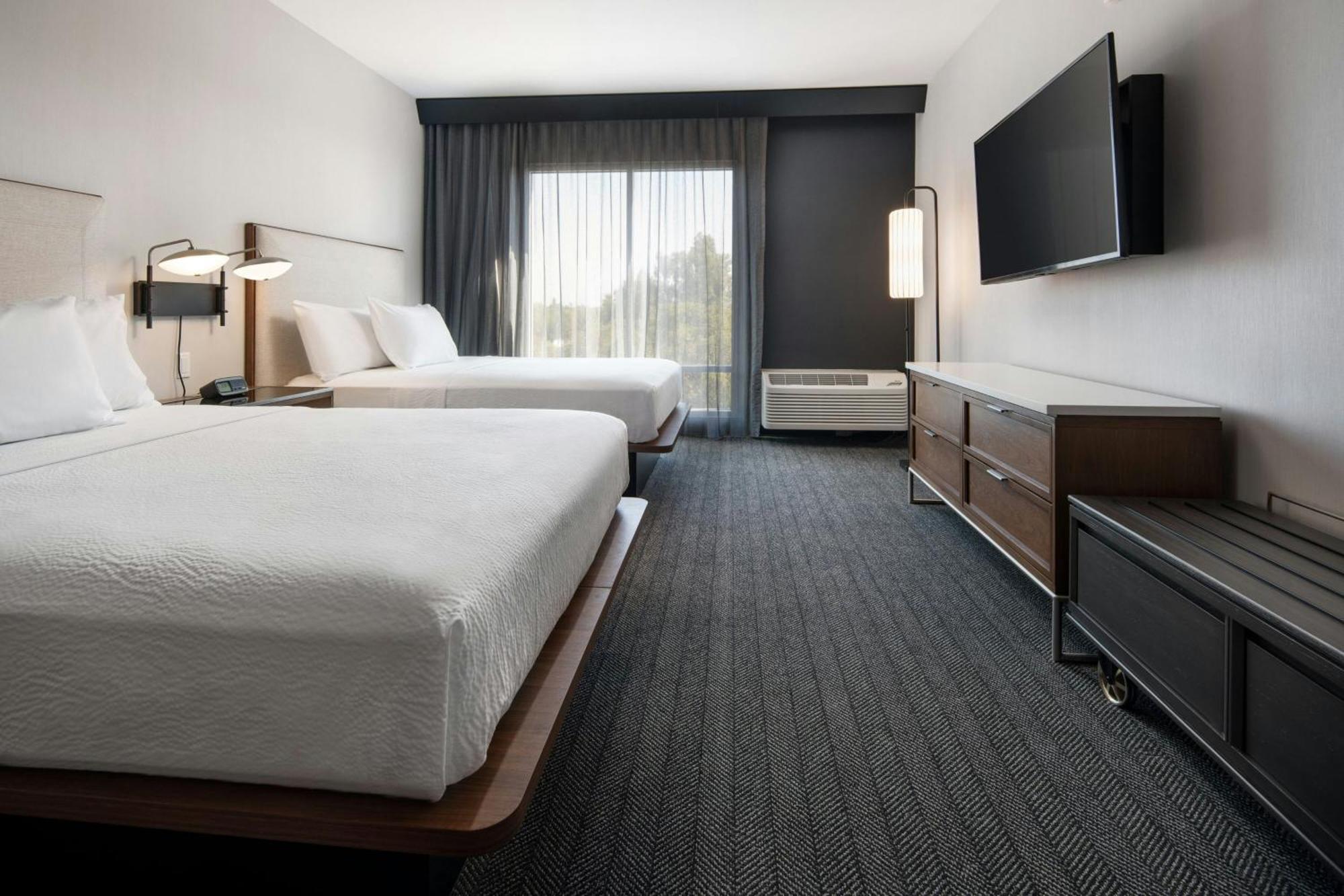 Courtyard By Marriott Fresno Clovis Hotel Exterior foto