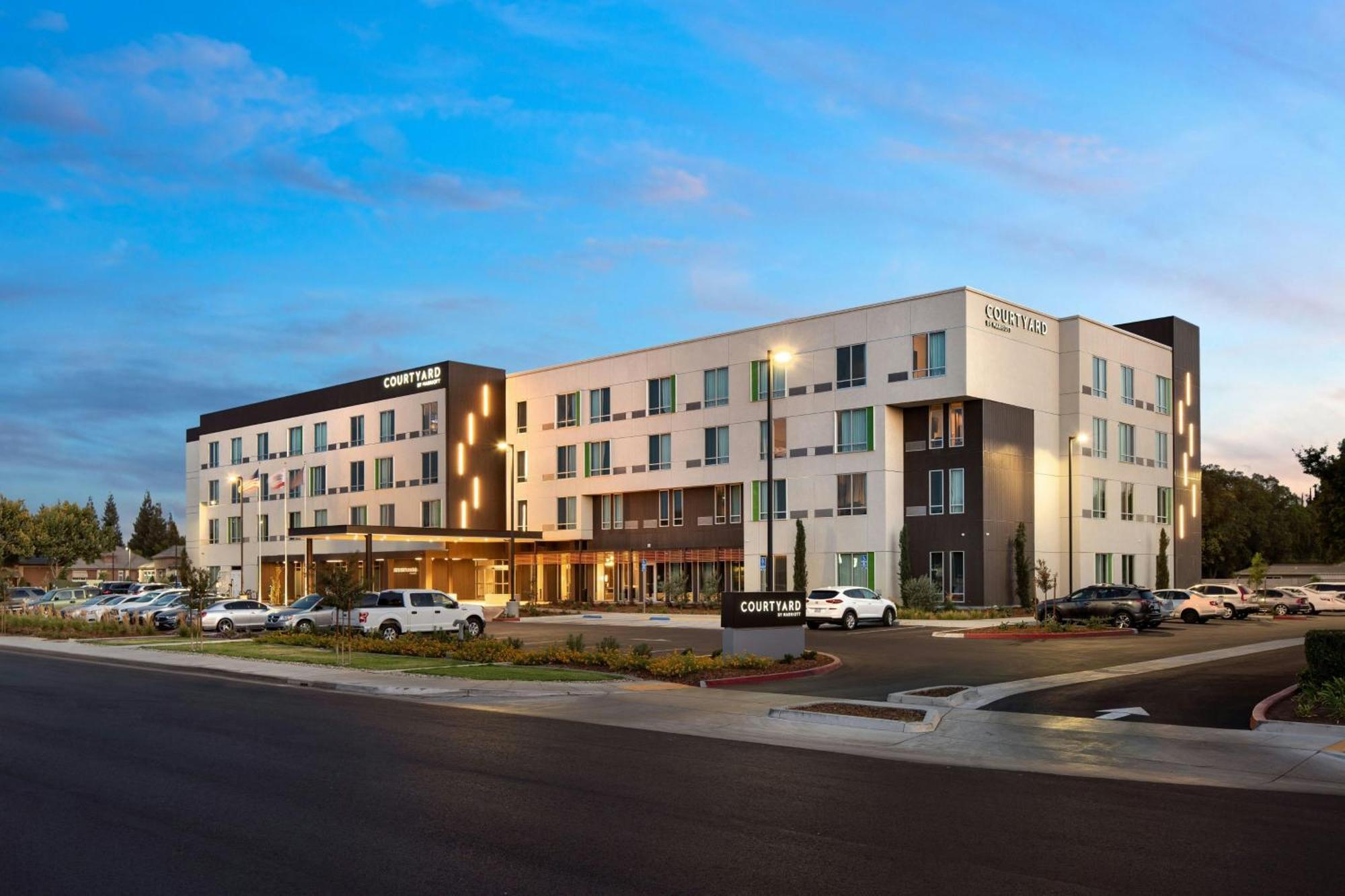 Courtyard By Marriott Fresno Clovis Hotel Exterior foto