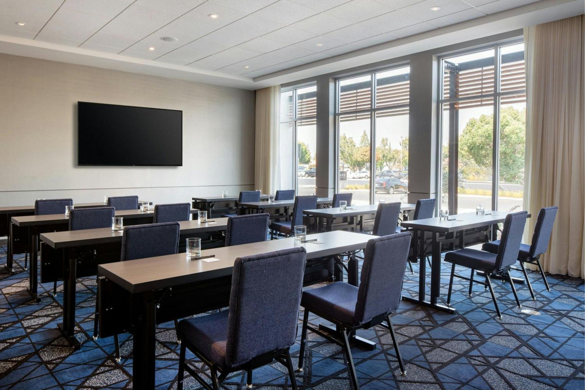 Courtyard By Marriott Fresno Clovis Hotel Exterior foto